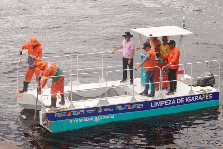 Prefeitura de Manaus Intensifica Ações Contra Descarte Irregular de Lixo no Rio Negro