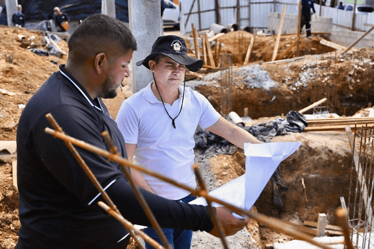 Prefeito de Manaus Supervisiona Construção da UBS Porte 4 na Compensa, com Entrega Prevista para Setembro