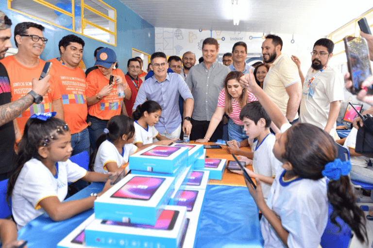 Prefeitura Investe em Centros de Tecnologias Educacionais Beneficiando 90 Mil Alunos