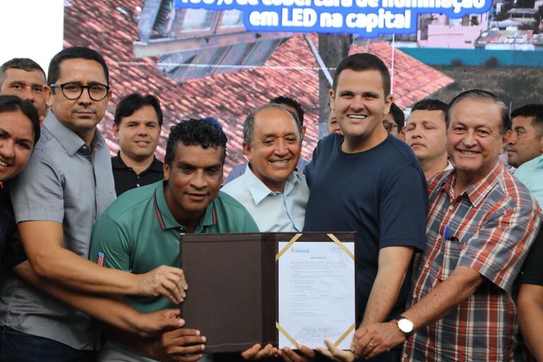 Prefeitura de Manaus inicia pavimentação histórica na comunidade Coliseu 3