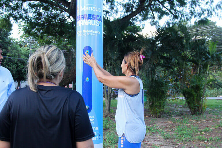 Prefeitura de Manaus Instala Totens Nebulizadores para Aliviar o Calor em Pontos de Atividade Física