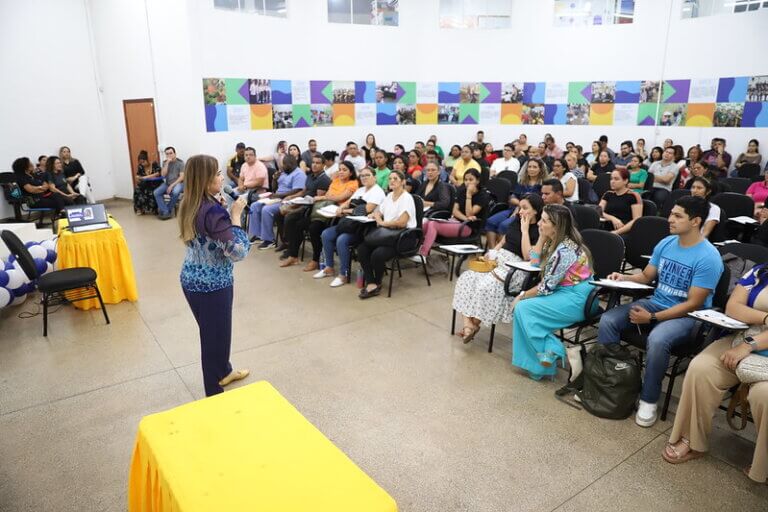 Prefeitura de Manaus Realiza Capacitação para Profissionais de Apoio Escolar