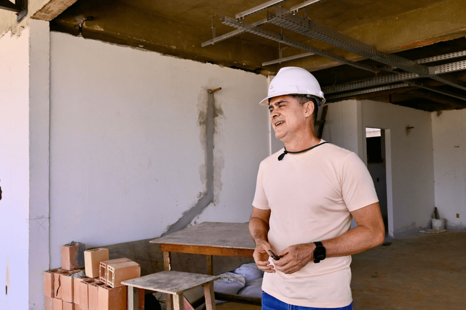 David Almeida retoma agenda com vistorias em obras da saúde e turismo em Manaus