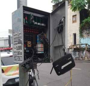 Prefeitura denuncia vandalismo que destruiu semáforo e colocou trânsito em risco no Centro de Manaus