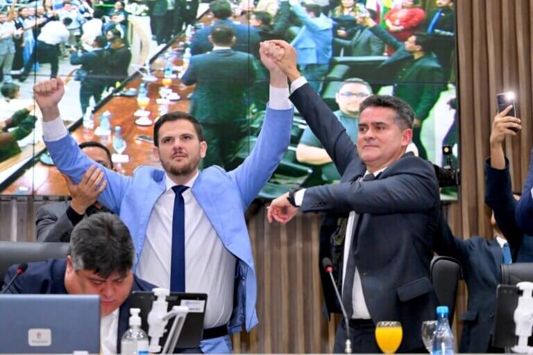 David Almeida renuncia e transmite cargo; Renato Junior assume a Prefeitura de Manaus