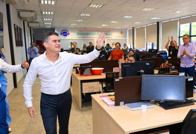 David Almeida percorre sede da prefeitura, agradece servidores e reforça transição em Manaus