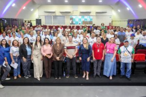 Prefeitura de Manaus promove encontro sobre direitos da pessoa idosa para estudantes do Cemeapi