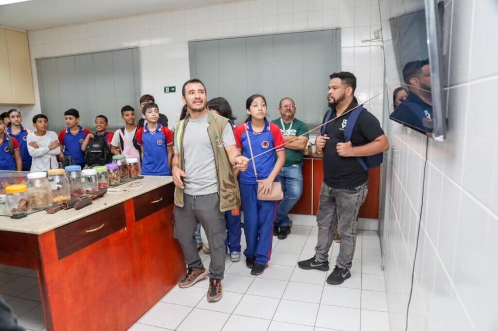 Estudantes da rede municipal vivenciam experiência ambiental no Instituto Soka Amazônia