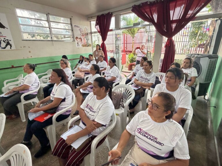 Prefeitura de Manaus leva capacitação para cuidadores de idosos ao bairro Morro da Liberdade