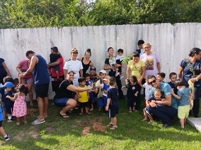 Creche da Prefeitura de Manaus promove ação de Educação Ambiental com plantio de mudas