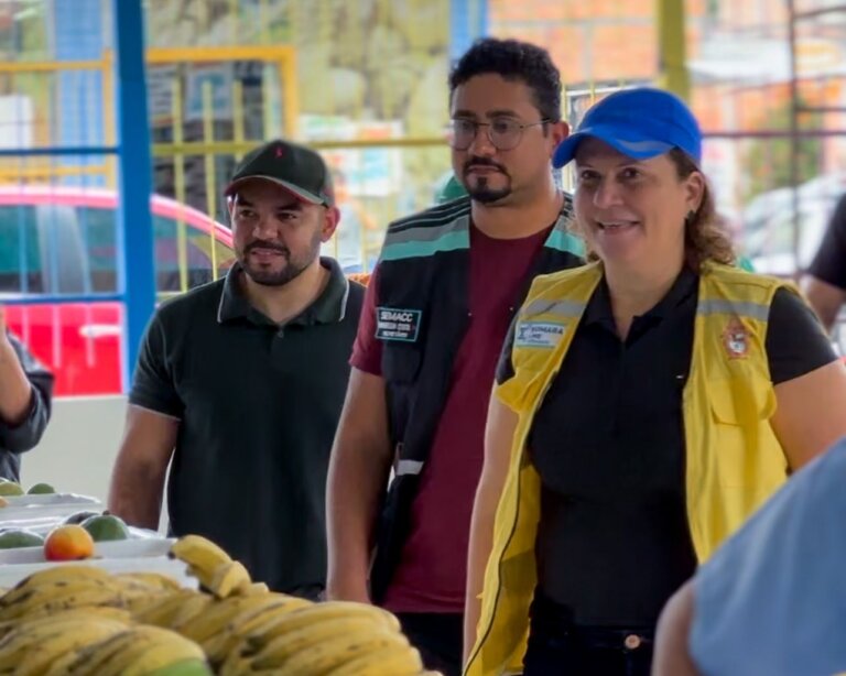 Prefeita em exercício fiscaliza avanço das obras na feira do São Francisco e no mercado Carneiro da Mota