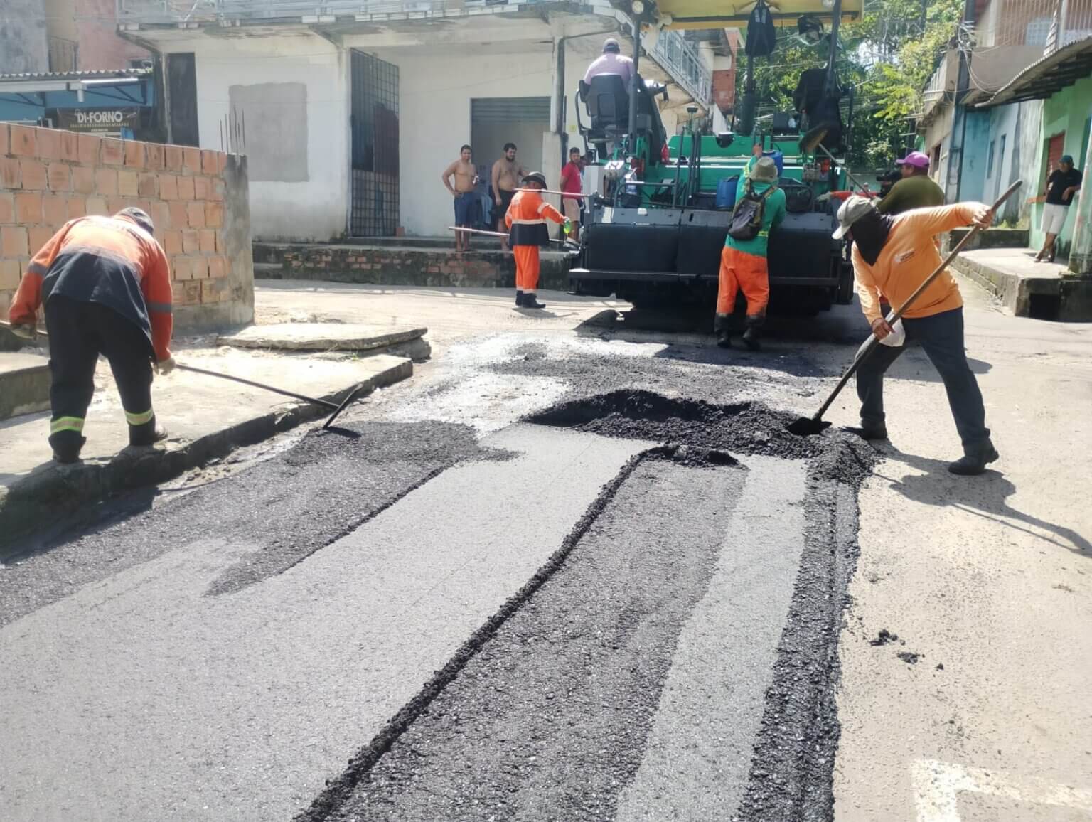 Prefeitura de Manaus avança com recapeamento asfáltico no Parque 10 e garante mais conforto e mobilidade à população
