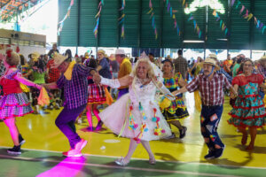Prefeitura promove ‘Arraiá Parque na Roça’ e reúne mais de 1,2 mil idosos em celebração das tradições folclóricas e do envelhecimento ativo