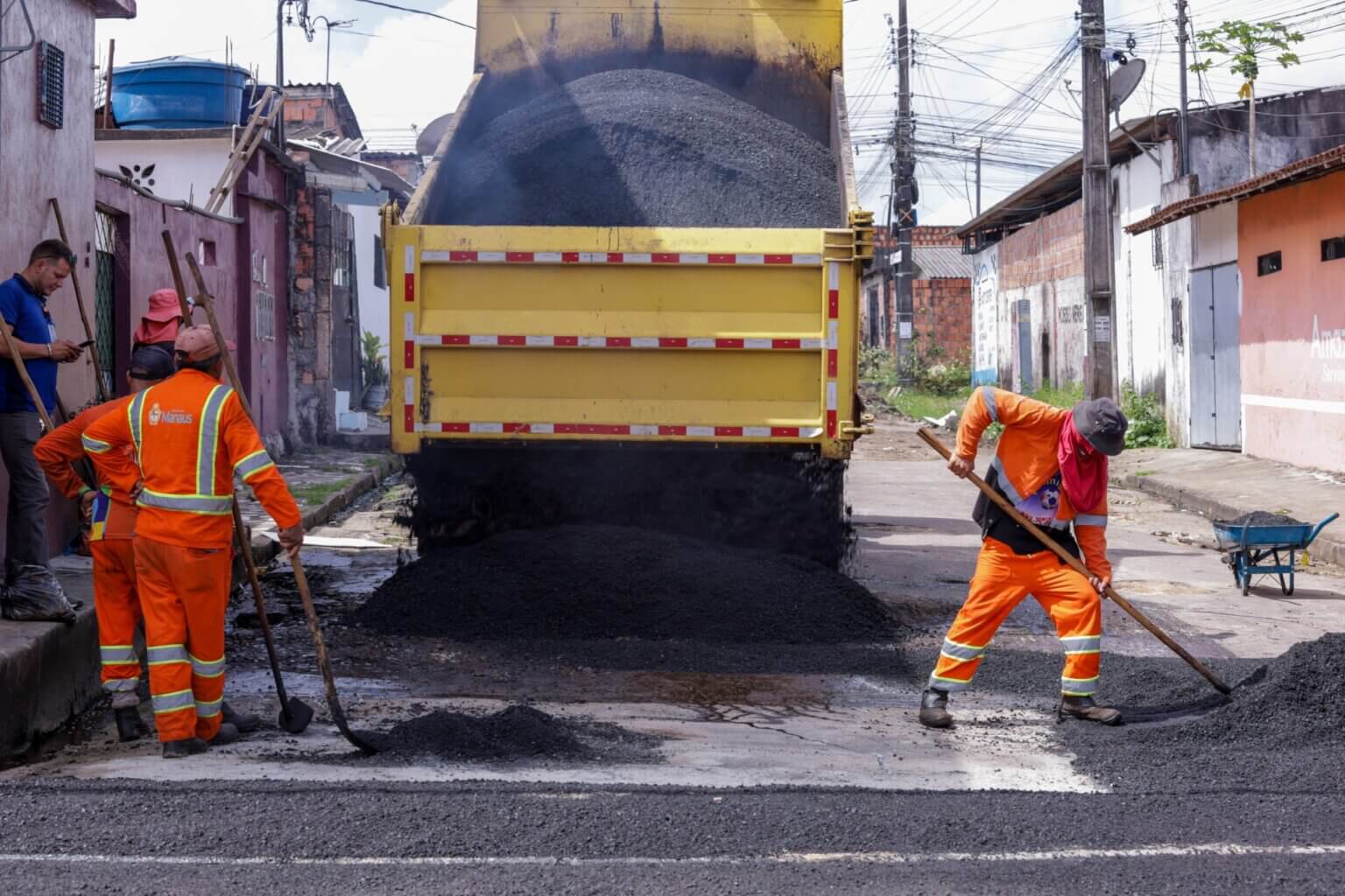 Prefeitura de Manaus leva serviços de infraestrutura, saúde e assistência social ao bairro Santa Etelvina neste sábado