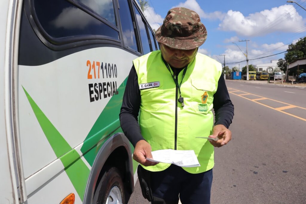 Prefeitura intensifica fiscalização e orientação no trânsito na zona Centro-Sul de Manaus com a abordagem de 105 veículos