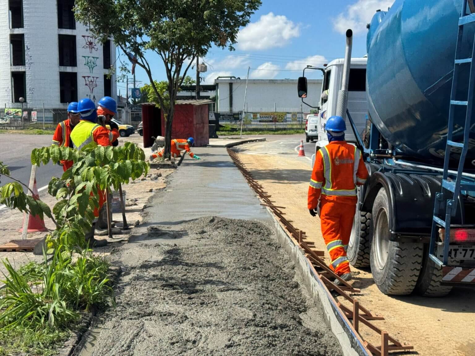 Prefeitura de Manaus revitaliza canteiro central da avenida Margarita e amplia segurança e qualidade dos espaços públicos na zona Norte