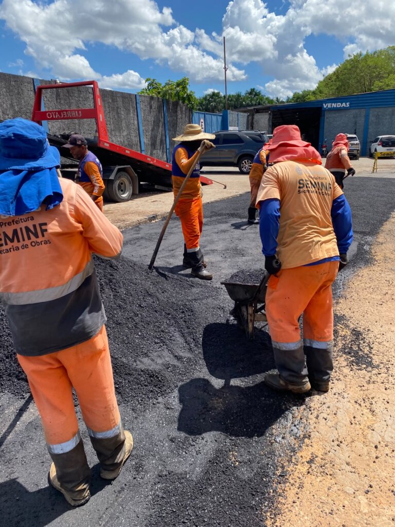 Prefeitura de Manaus aplica mais de 120 toneladas de asfalto no bairro Aleixo
