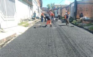 Prefeitura de Manaus intensifica recuperação asfáltica no bairro Gilberto Mestrinho e melhora mobilidade na zona Leste