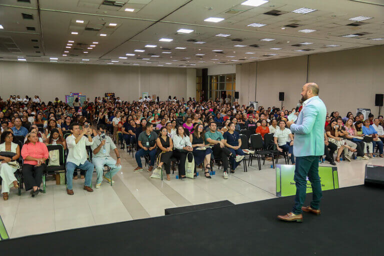 Seminário reúne educadores da Prefeitura de Manaus para fortalecer a fluência leitora na alfabetização