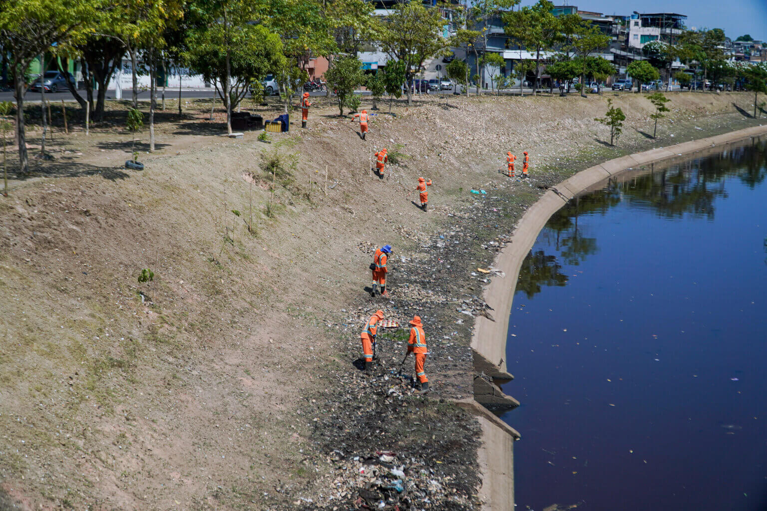 Prefeitura mobiliza equipes de limpeza e mantém serviços e manutenção em mais de 70 pontos de Manaus