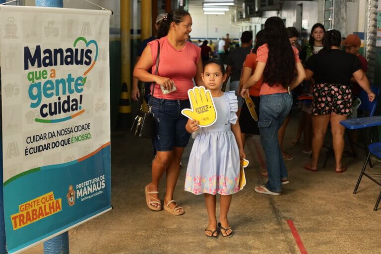 Força-tarefa da Prefeitura de Manaus leva serviços de infraestrutura e limpeza às comunidades do Parque Solimões, na zona Oeste