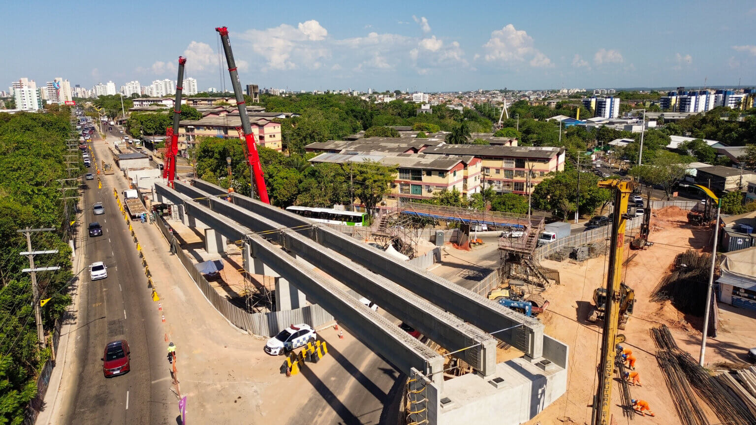 Prefeitura de Manaus avança com o içamento das vigas estruturais do Complexo Viário Passarão, na zona Oeste