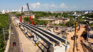 Prefeitura de Manaus avança com o içamento das vigas estruturais do Complexo Viário Passarão, na zona Oeste