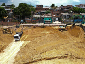 Prefeitura de Manaus trabalha na contenção de erosão e prevenção de riscos no bairro Tancredo Neves