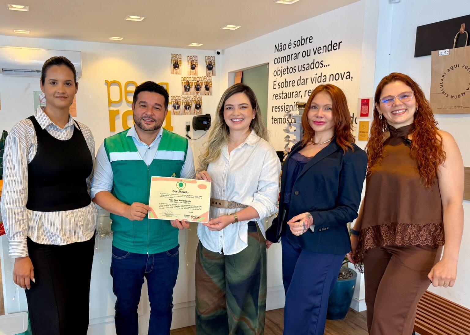 Prefeitura de Manaus certifica empresa como ‘amiga dos animais’ por promover ações de bem-estar a gatos e cachorros