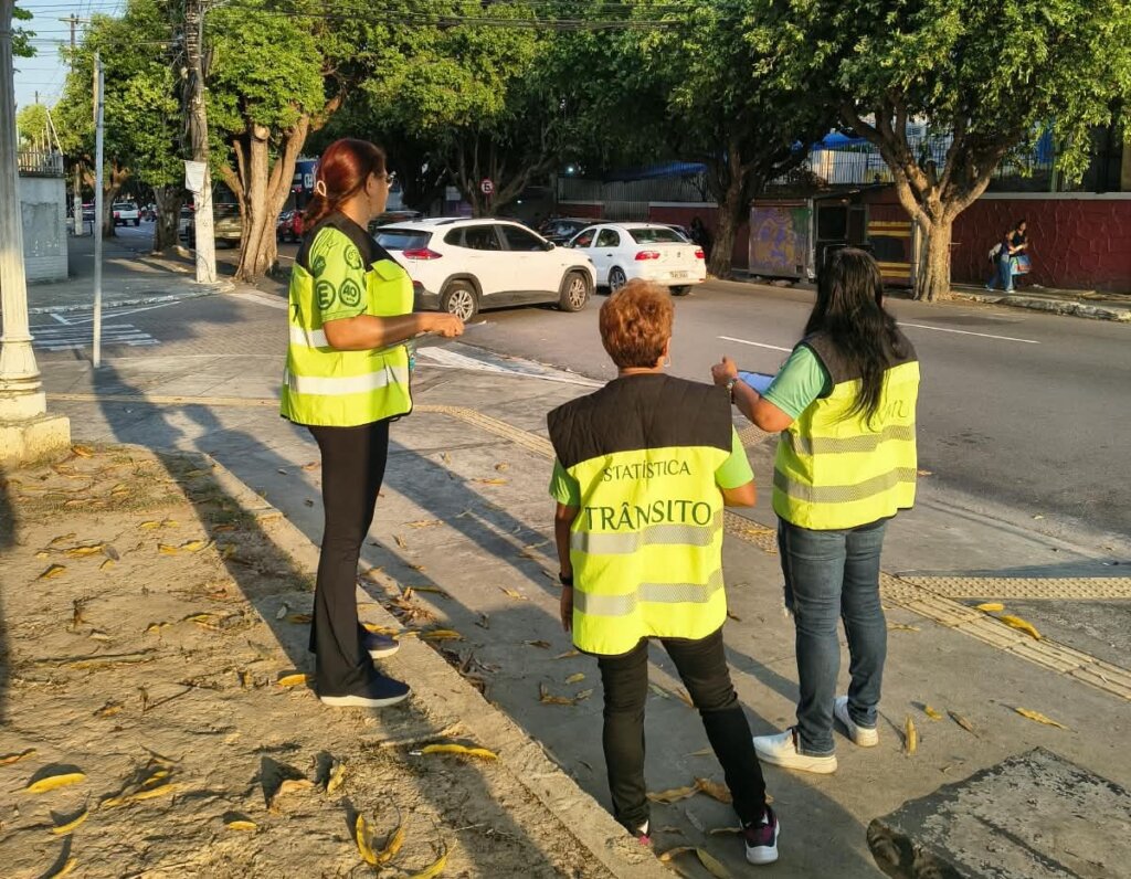 Prefeitura realiza pesquisa sobre tráfego de veículos no centro de Manaus para avaliar mudança de sentido da rua do Congresso