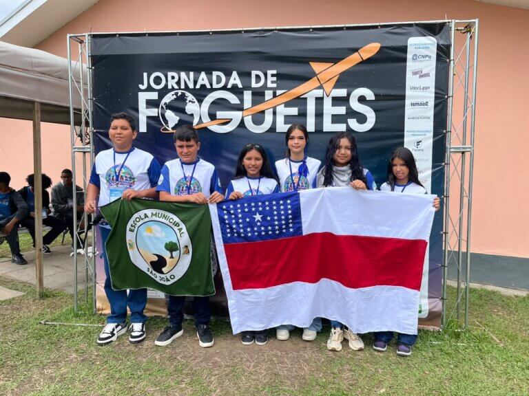 Alunos de escola ribeirinha de Manaus levam a ciência da Amazônia à Olimpíada Brasileira de Foguetes, no Rio de Janeiro