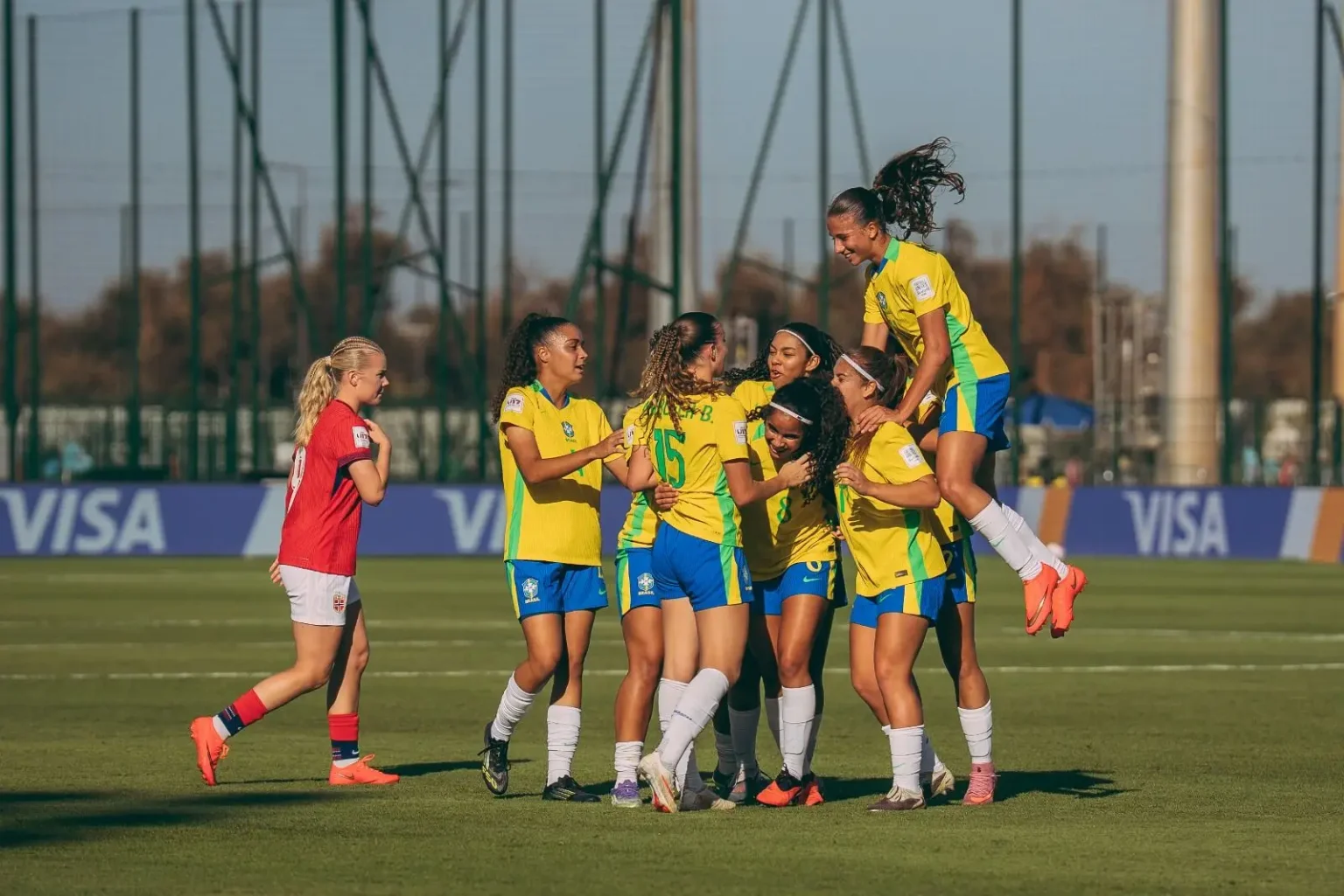 Brasil vence a Noruega e avança invicto ao mata-mata da Copa do Mundo Feminina Sub-17