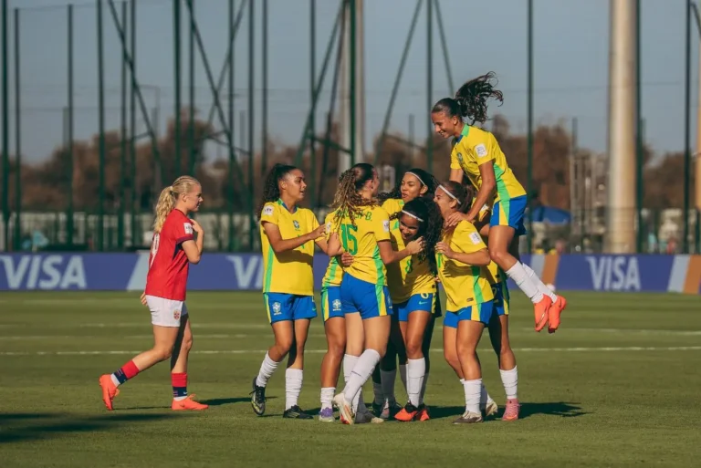 Brasil vence a Noruega e avança invicto ao mata-mata da Copa do Mundo Feminina Sub-17